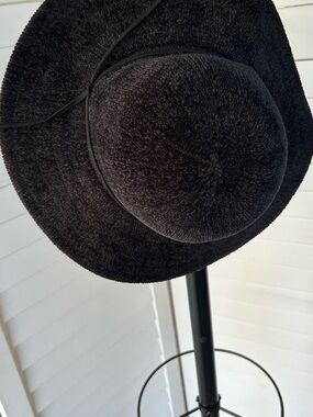 Black Wide-Brim Textured Sun Hat
